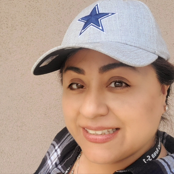 Meet your Posher, Erica - Picture 2 of 2